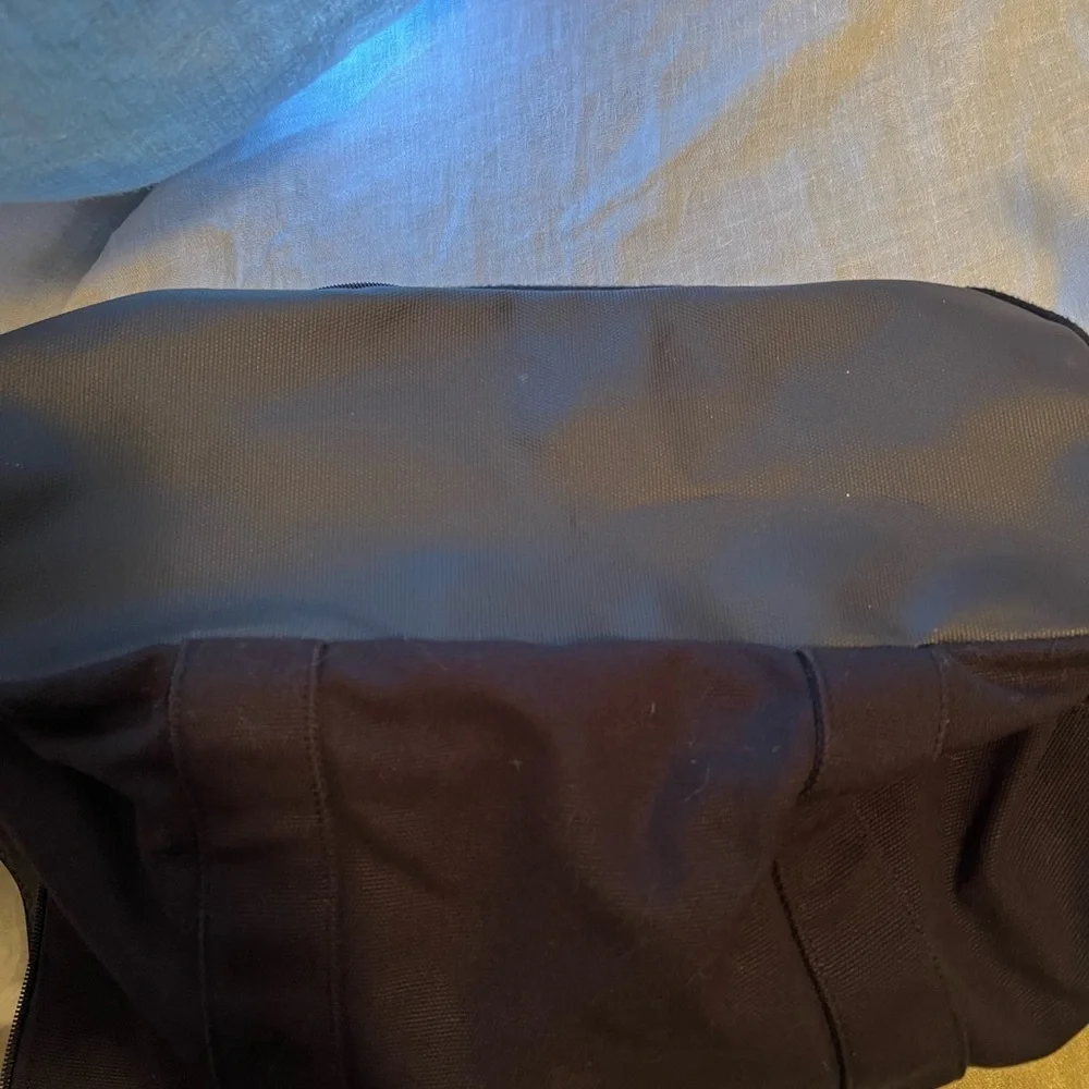 Saint James weekend tote bag. Cotton. Black. Zipper all around. Well made. - Picture 12 of 12